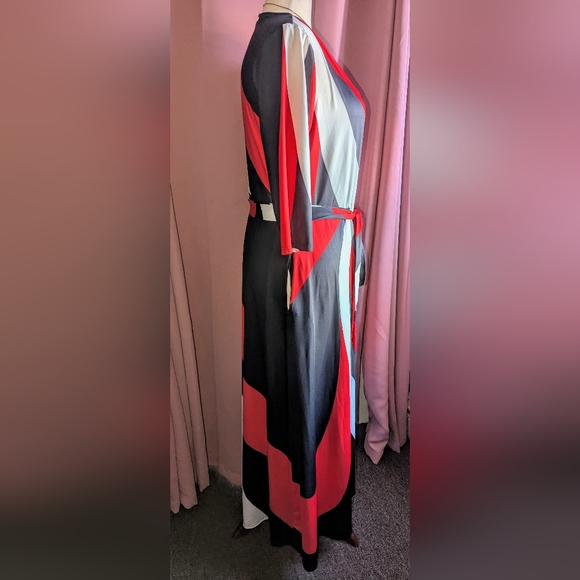 Chic V-Neck Maxi Dress 2x - Picture 3 of 12